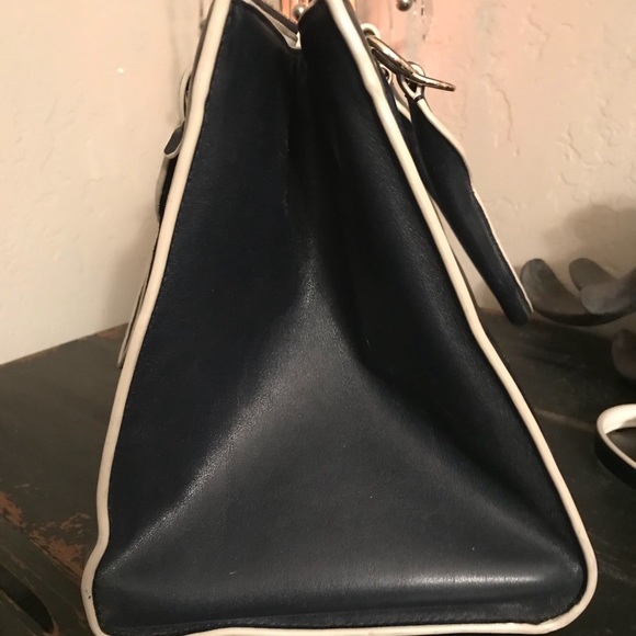 Coach bag with shoulder strap excellent condition - Picture 7 of 8